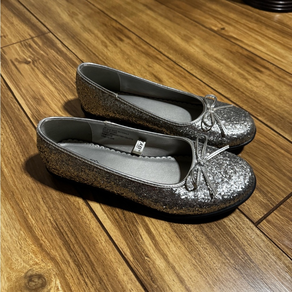 Xhilaration Silver Glitter Dress Shoes with Bow